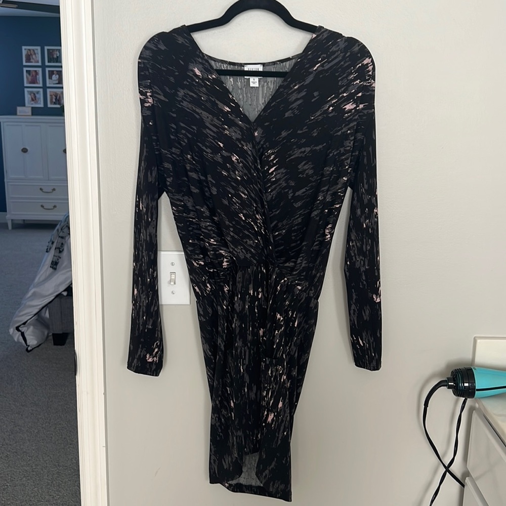V neck dress, very unique pattern